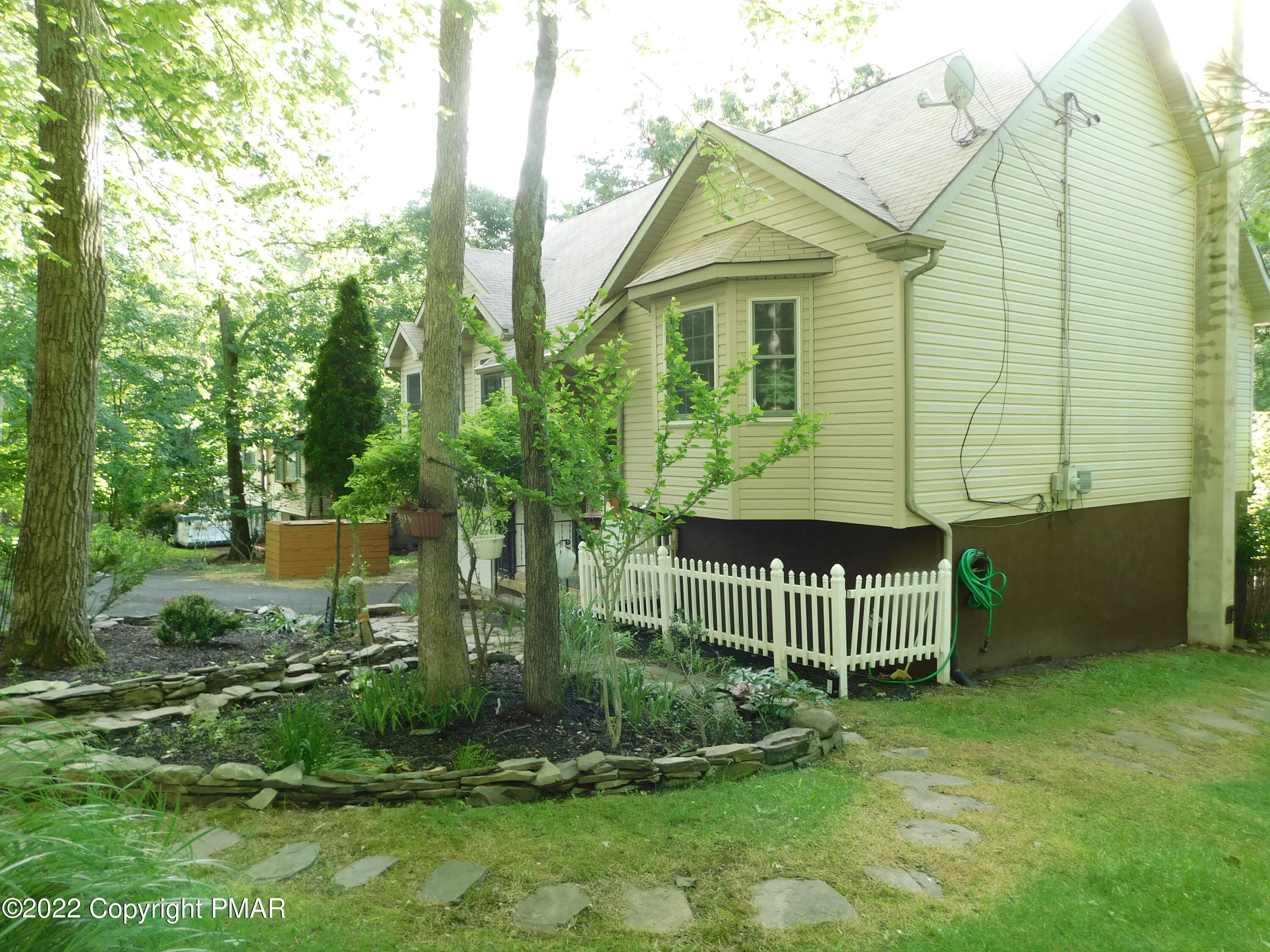 12418 Mountain Laurel Drive Property Photo 2