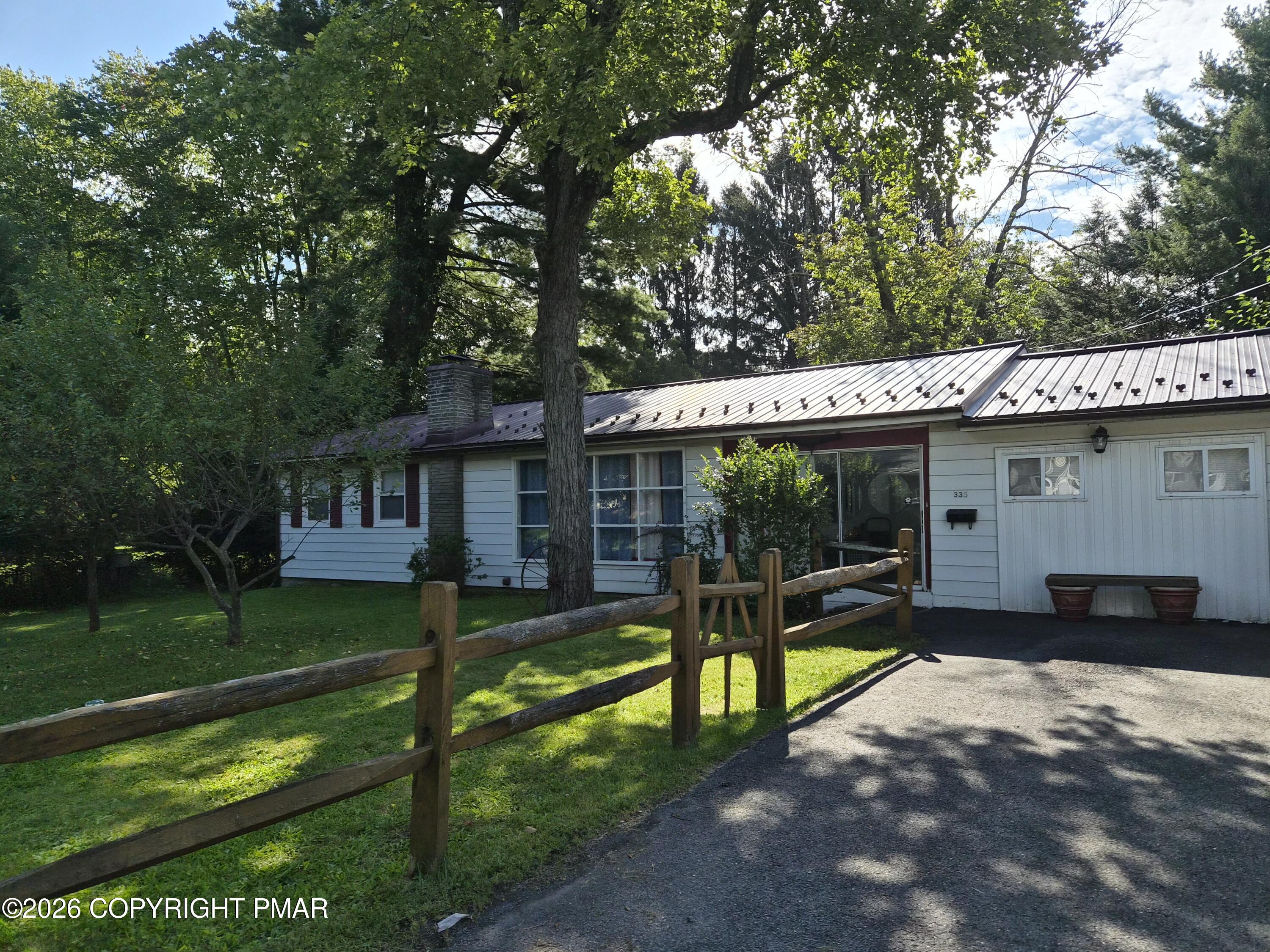 335 E Brown Street Property Photo 1