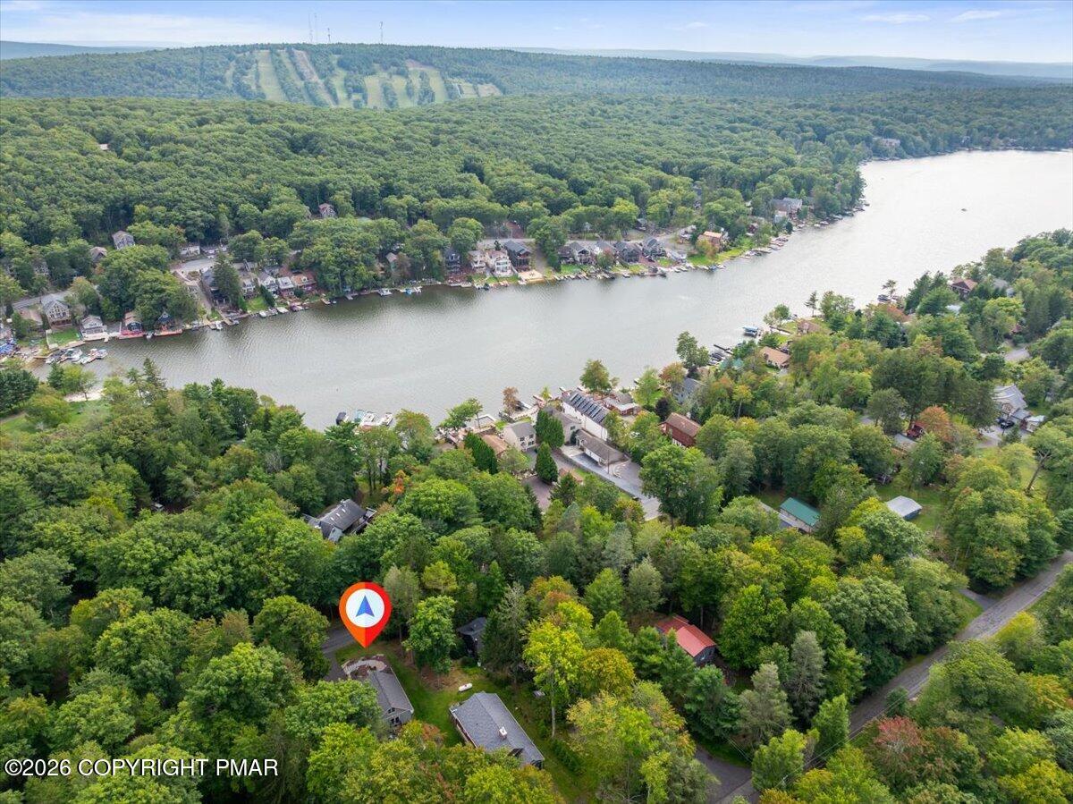 148 N Lake Drive Property Photo 2