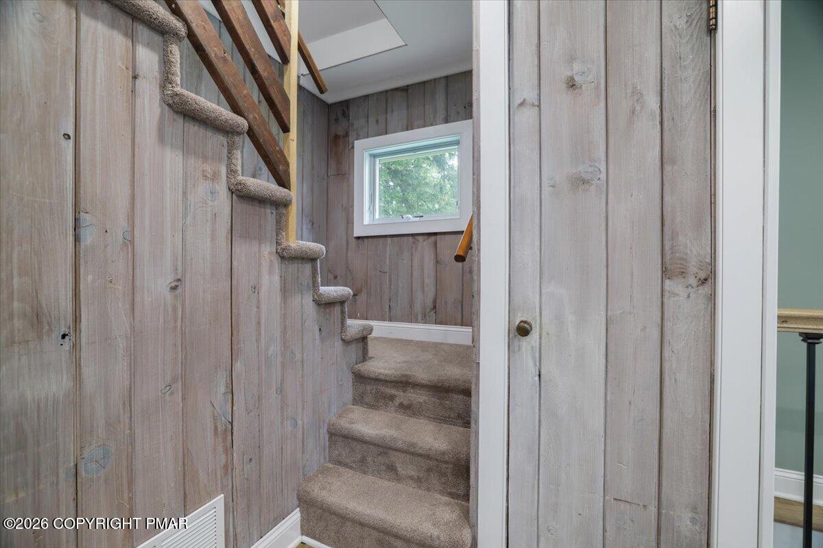 148 N Lake Drive Property Photo 28