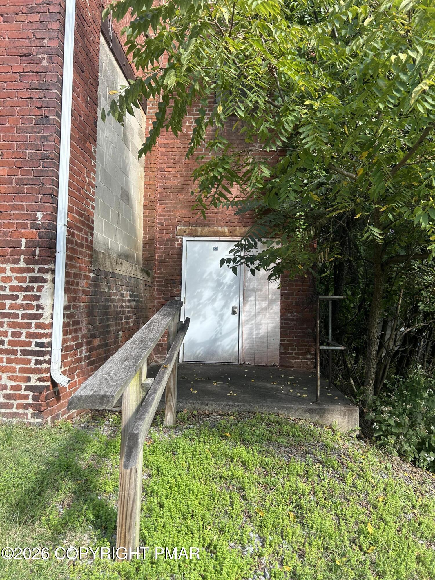 201 Roseto Avenue Property Photo 8