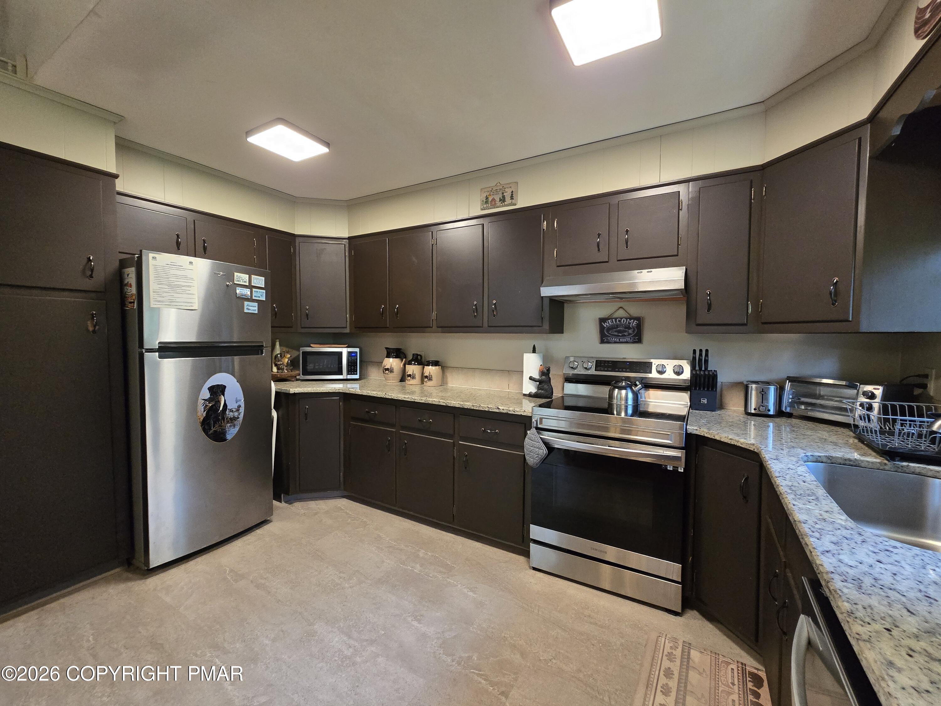156 Pineknoll Drive Property Photo 8