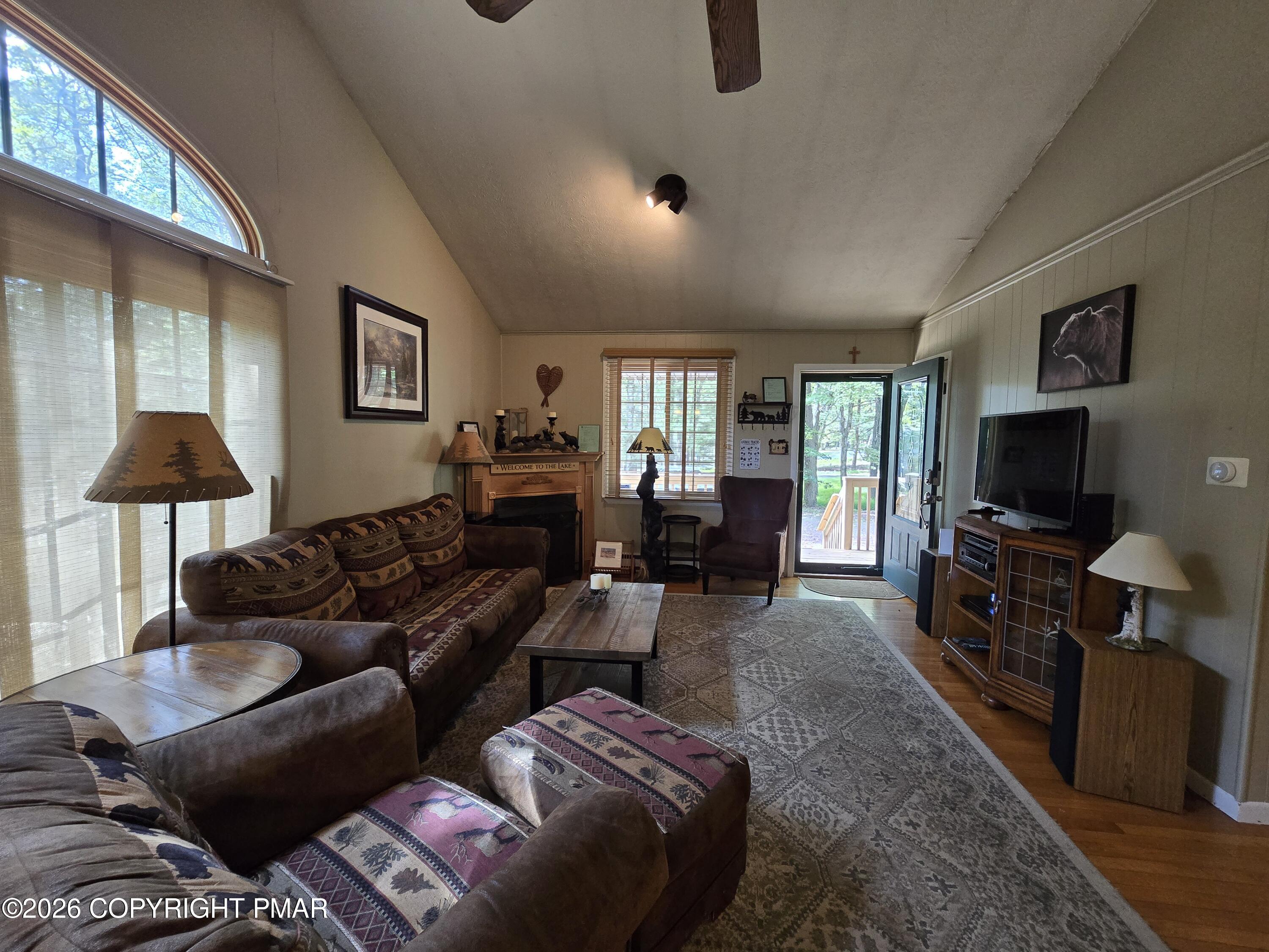 156 Pineknoll Drive Property Photo 9