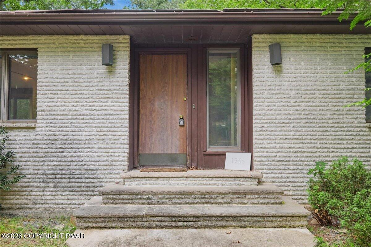 1586 Sullivan Trail Property Photo 2