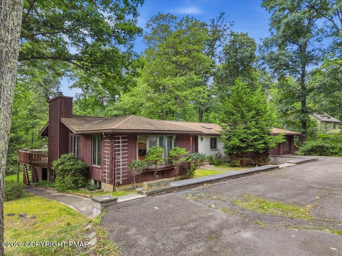 1586 Sullivan Trail Property Photo 4