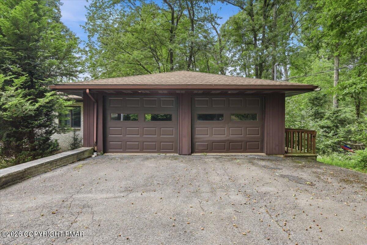 1586 Sullivan Trail Property Photo 5