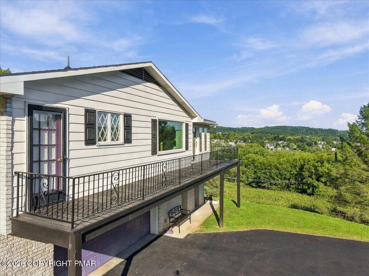 7121 Kingstead Drive Property Photo 2