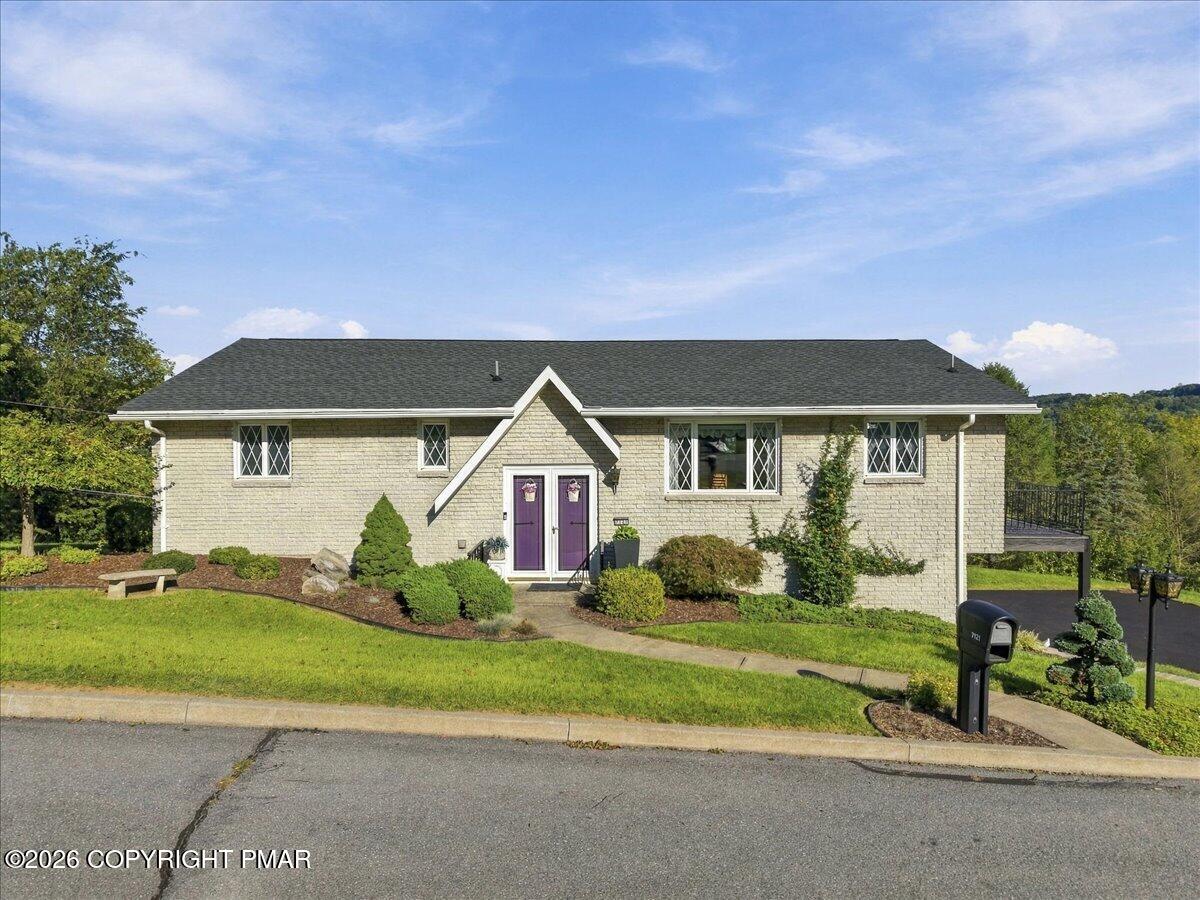 7121 Kingstead Drive Property Photo 8