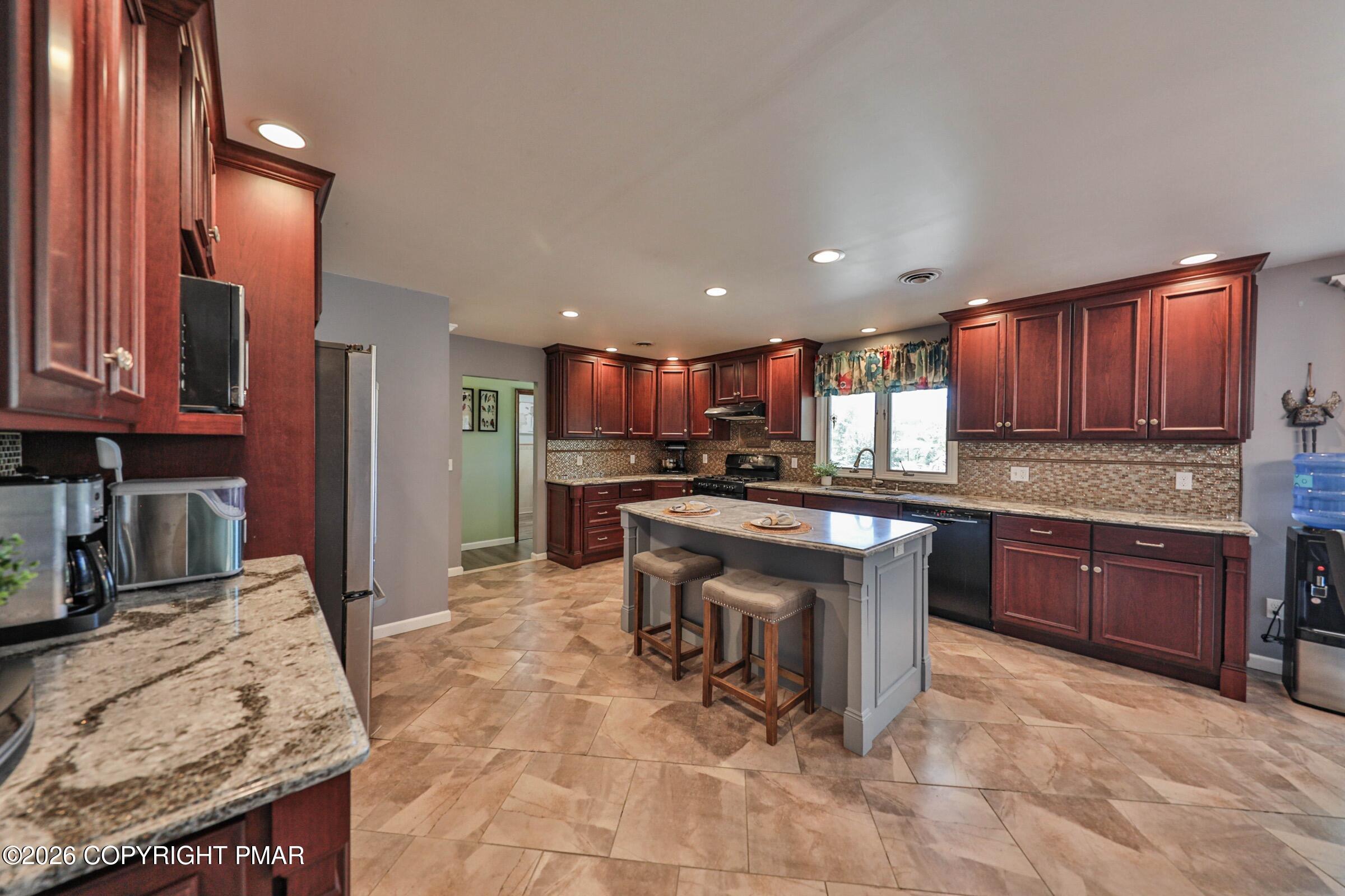 295 Crown View Avenue Property Photo 17