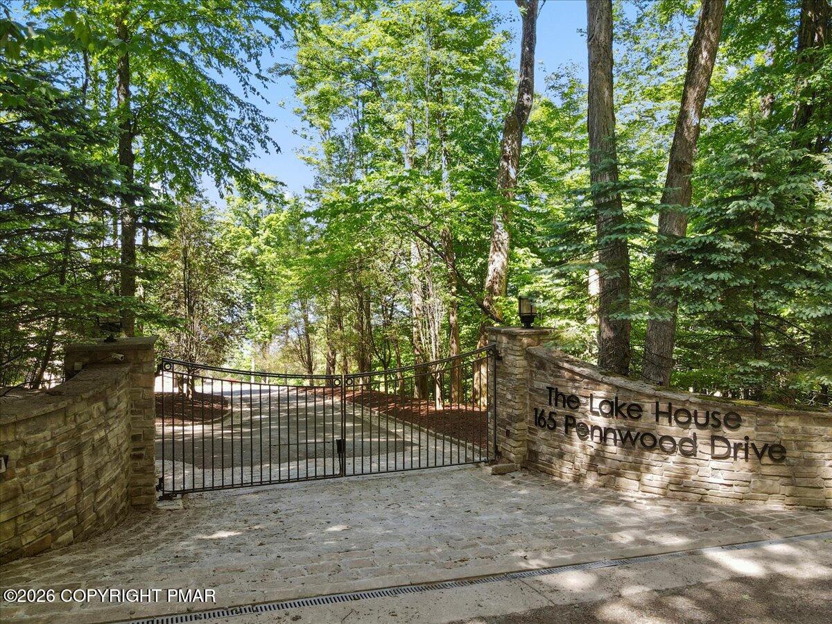 165 Pennwood Drive Property Photo 3