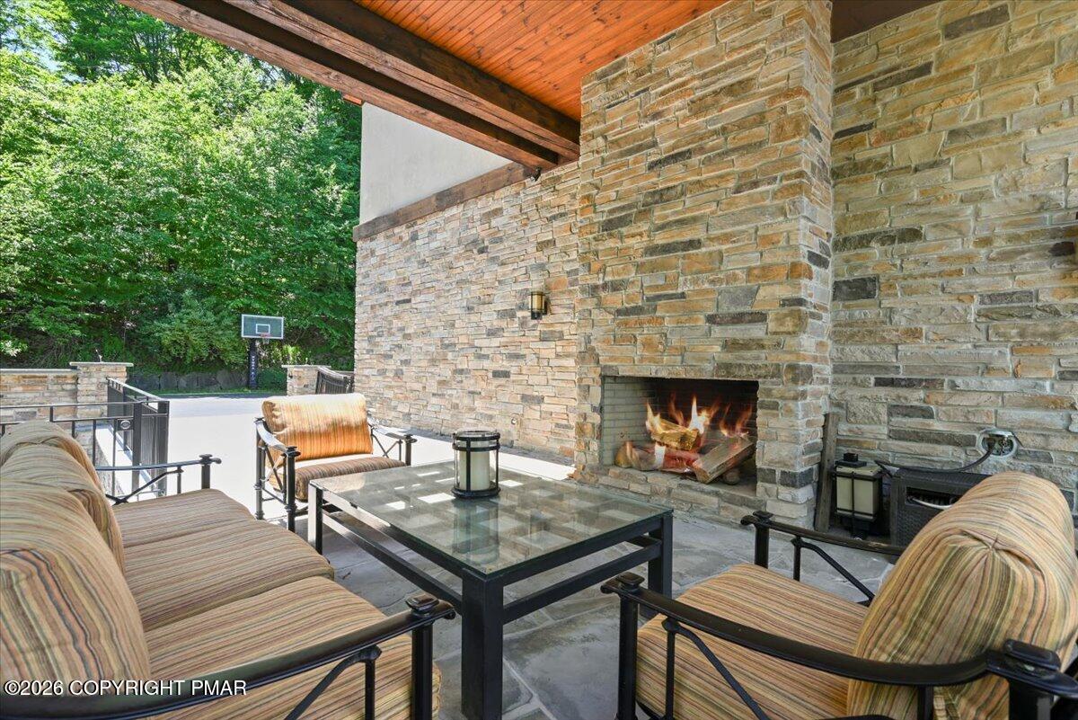 165 Pennwood Drive Property Photo 8