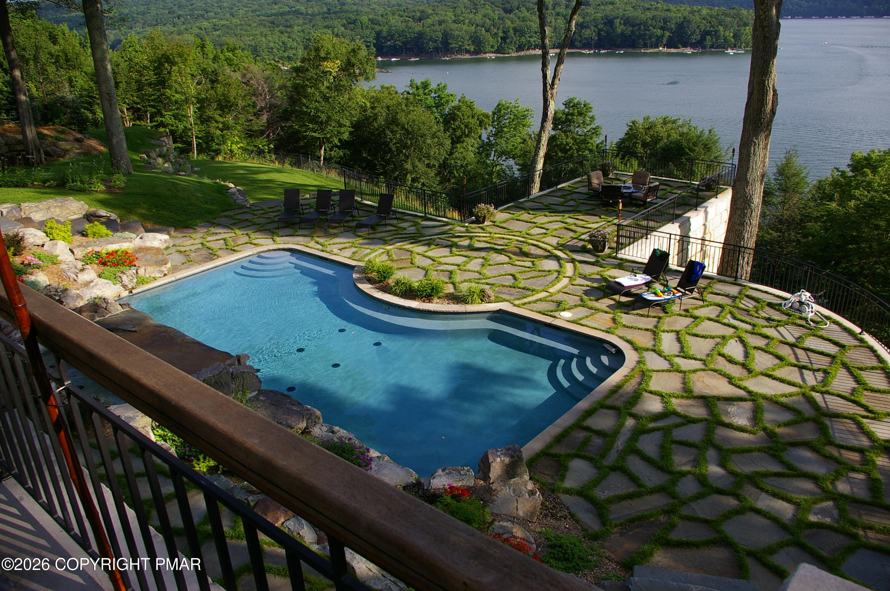 165 Pennwood Drive Property Photo 12