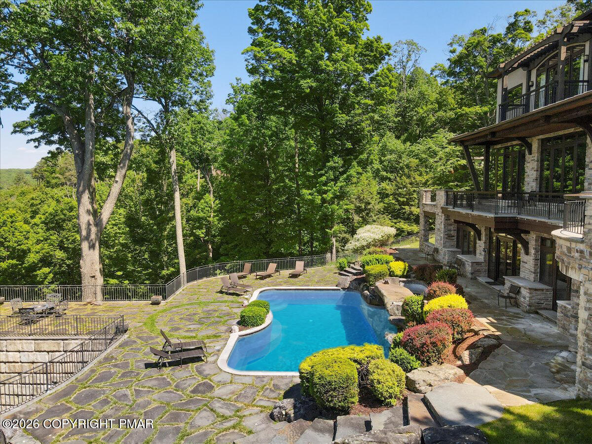 165 Pennwood Drive Property Photo 88