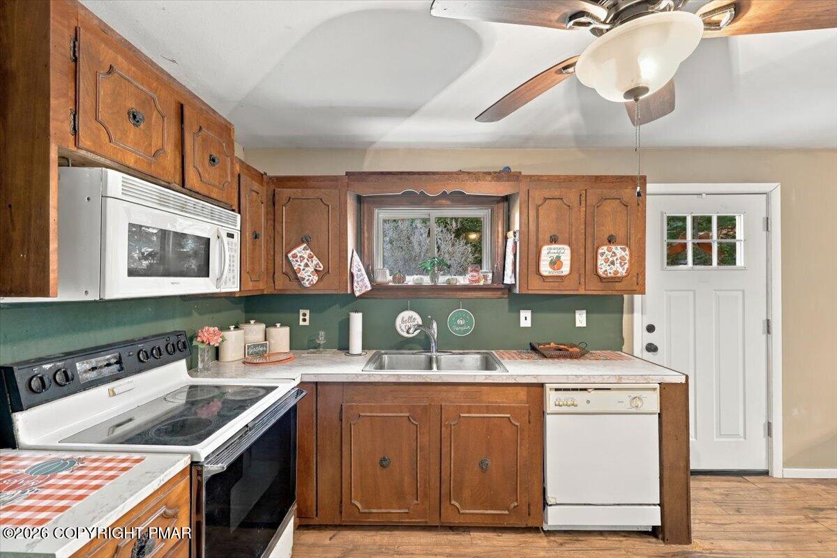 8827 Twin Lake Drive Property Photo 4