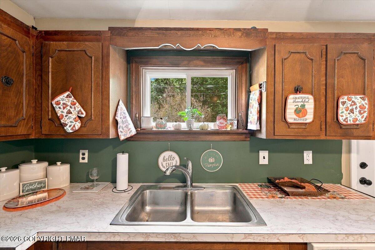 8827 Twin Lake Drive Property Photo 6