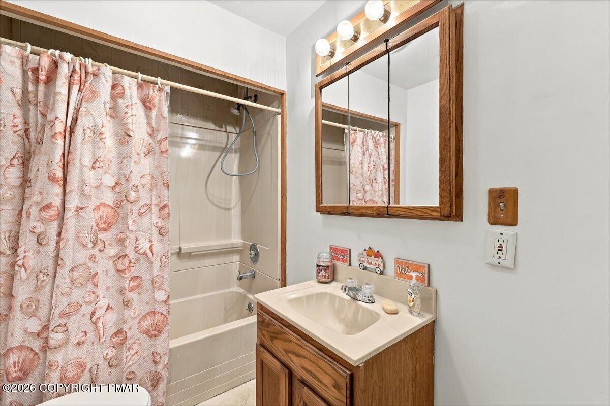 8827 Twin Lake Drive Property Photo 13