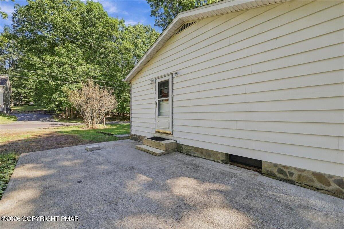 8827 Twin Lake Drive Property Photo 18