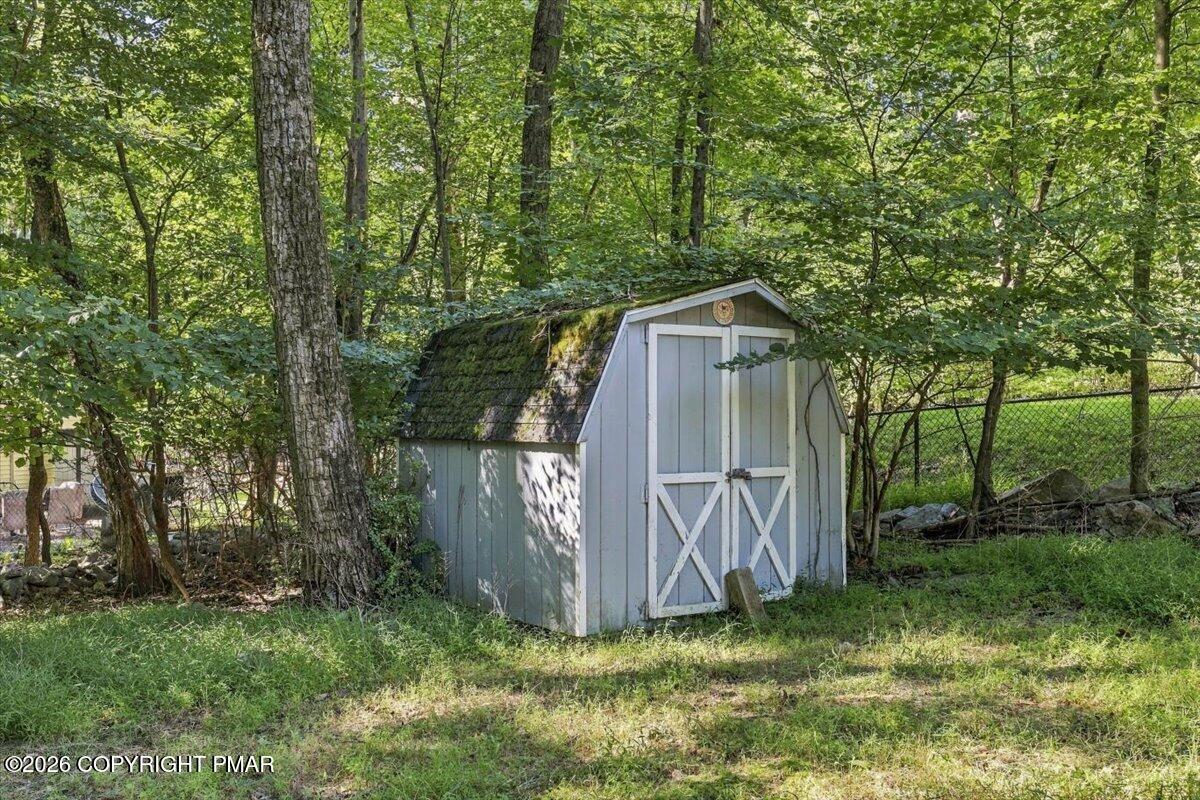 8827 Twin Lake Drive Property Photo 21