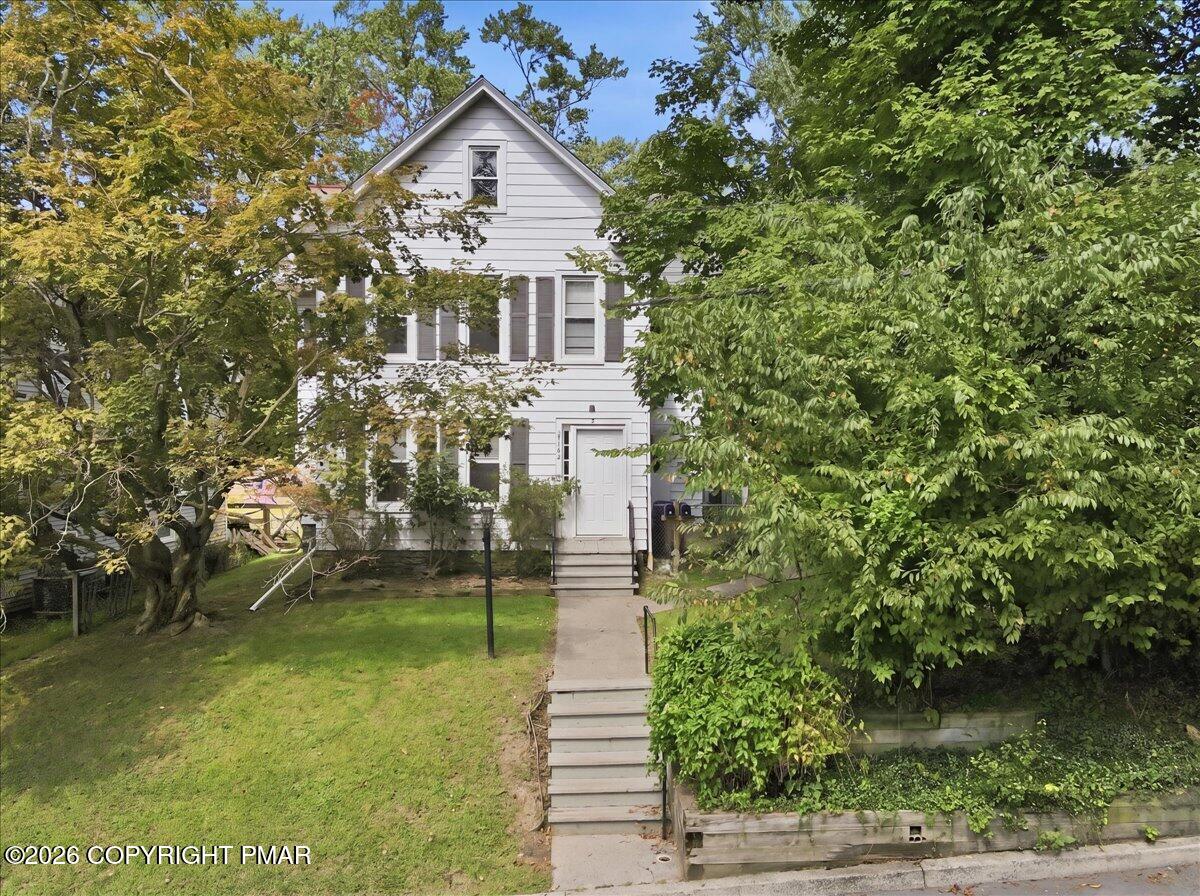 102 E Brown Street Property Photo 4