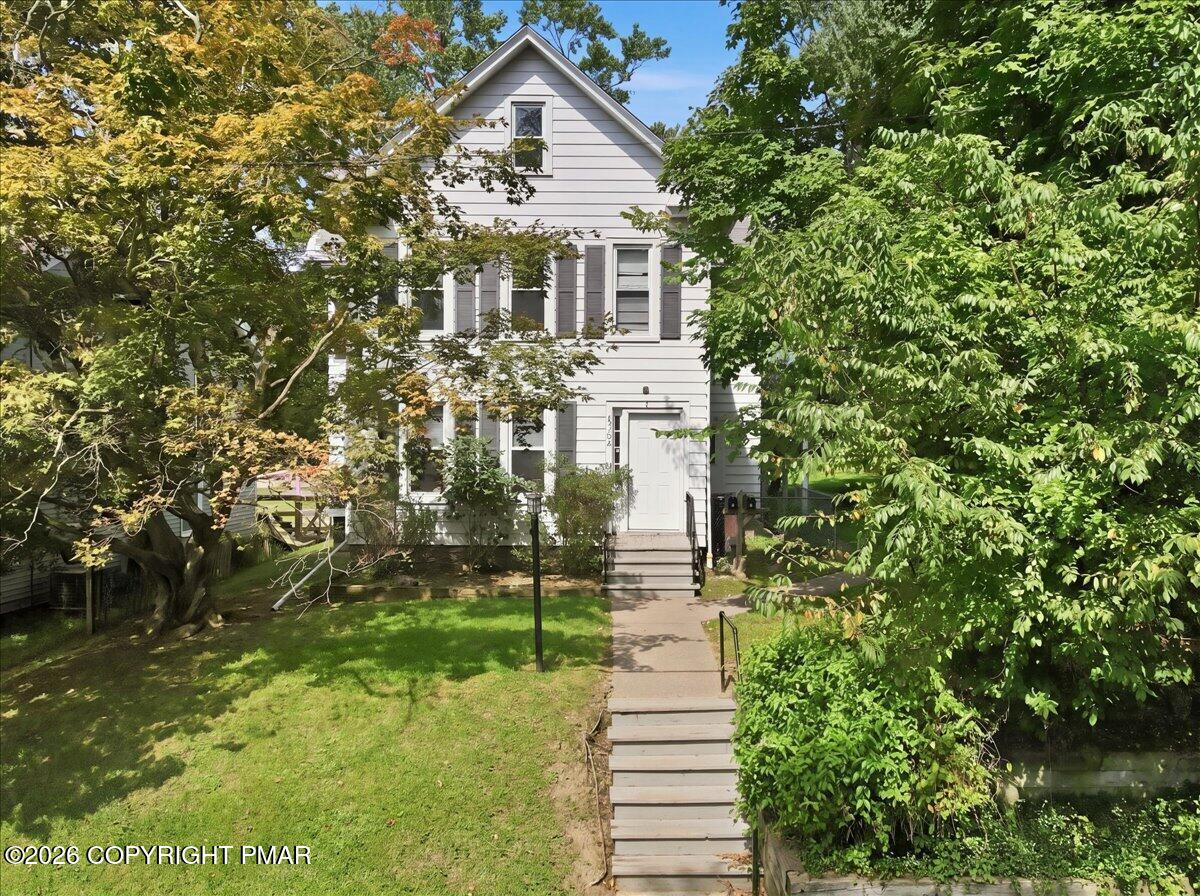 102 E Brown Street Property Photo 5