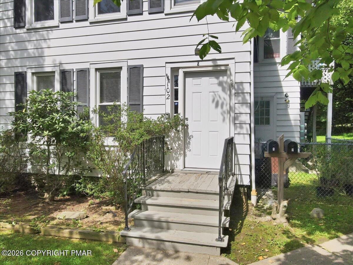 102 E Brown Street Property Photo 7