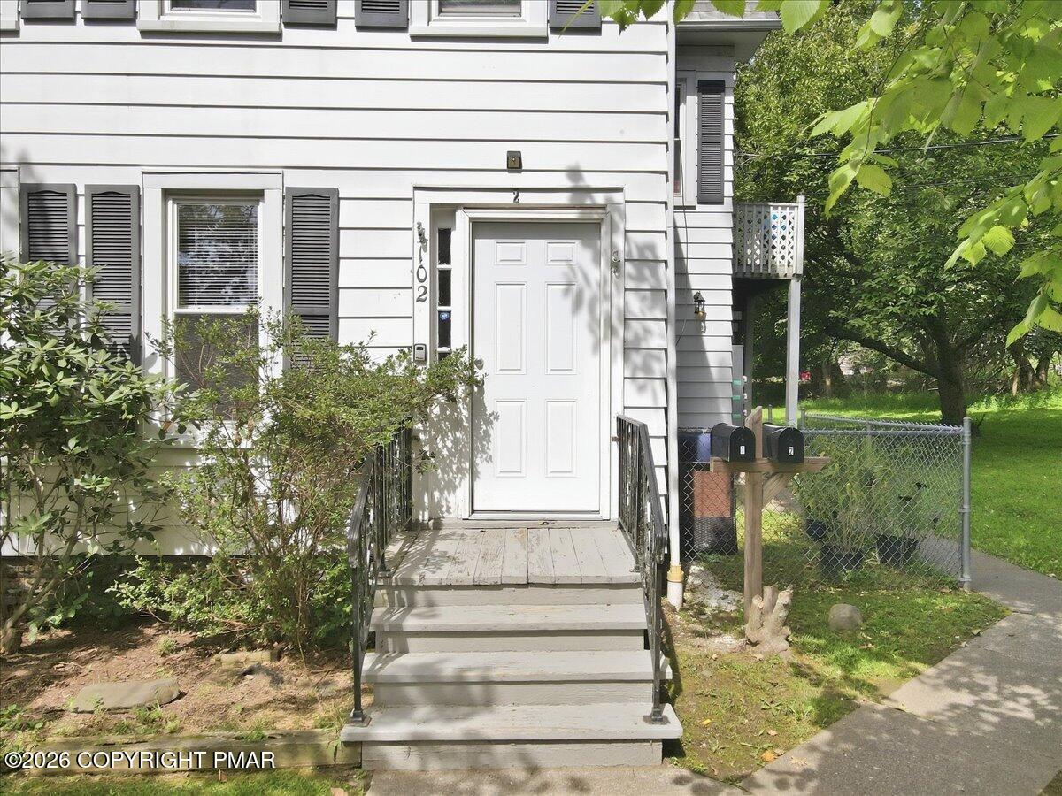 102 E Brown Street Property Photo 8