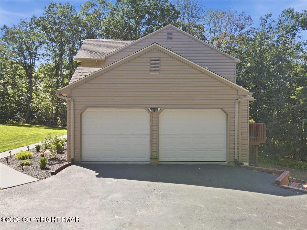 227 Evergreen Court Property Photo 11