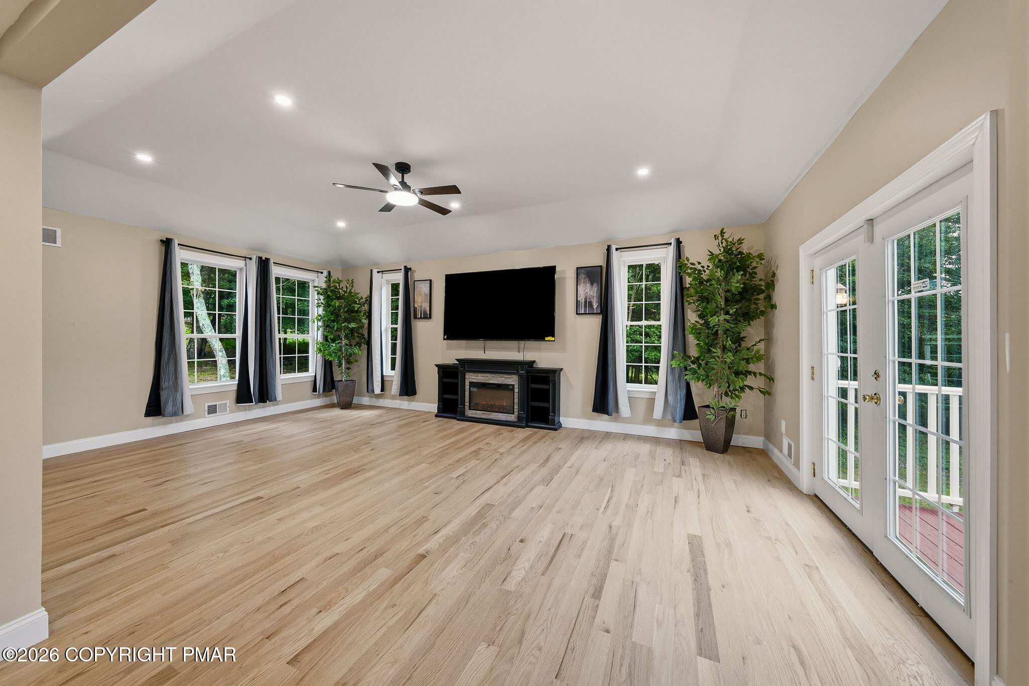 9 Winding Way Property Photo 4