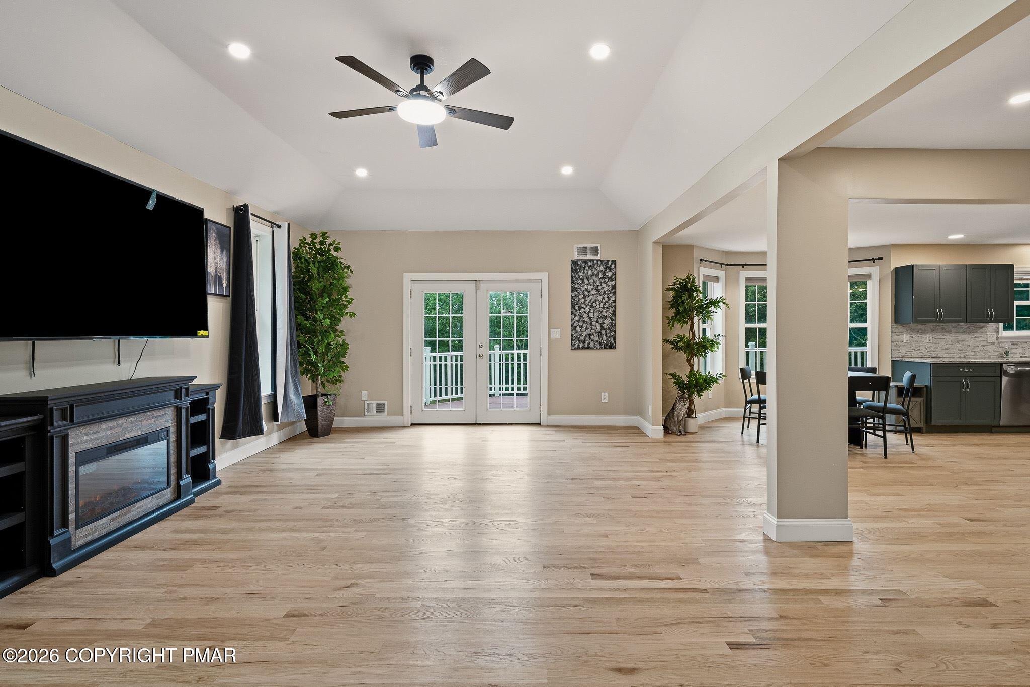 9 Winding Way Property Photo 10
