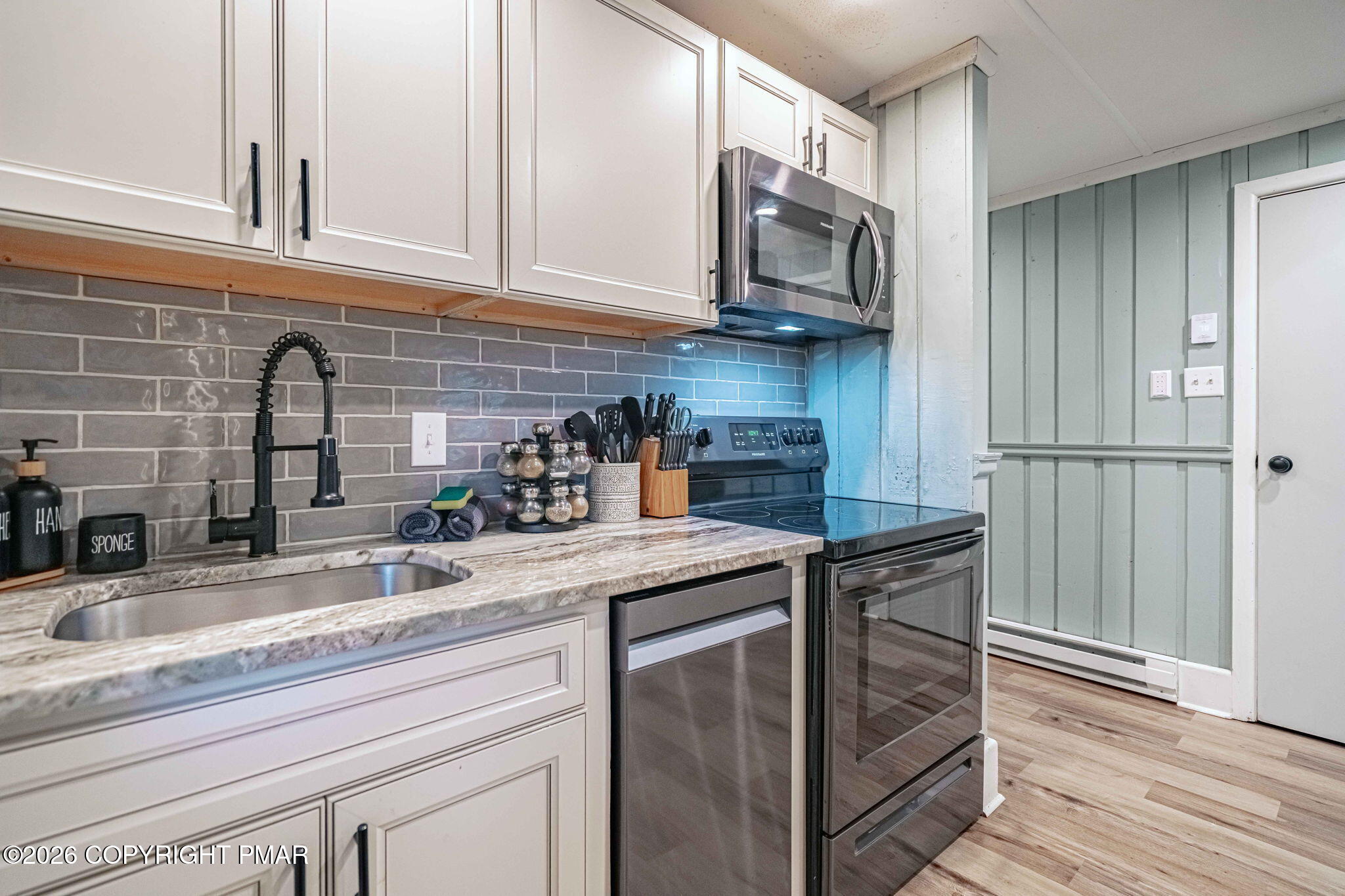 281 N Shore Drive Property Photo 23