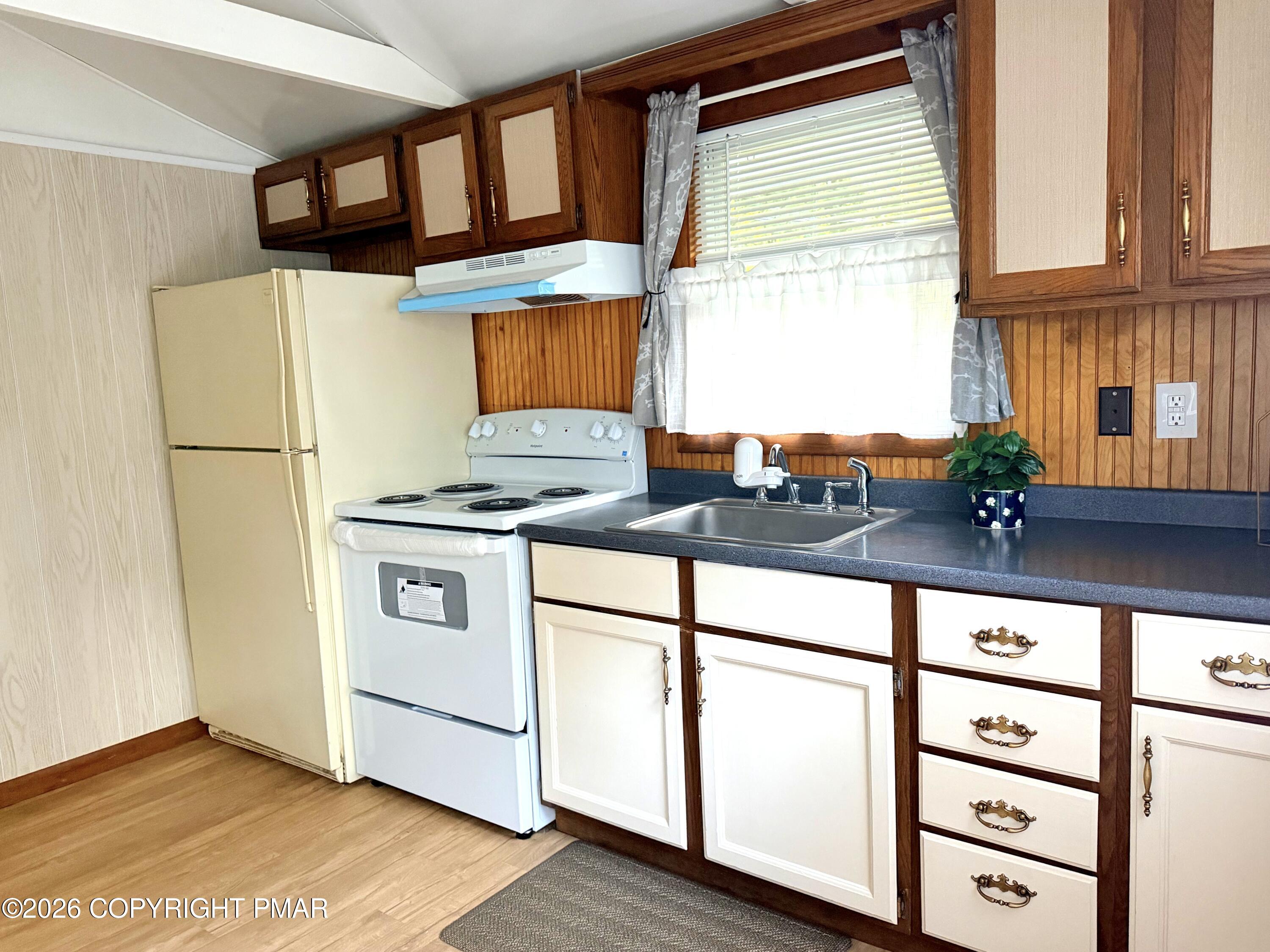 76 Woodland Road Property Photo 5