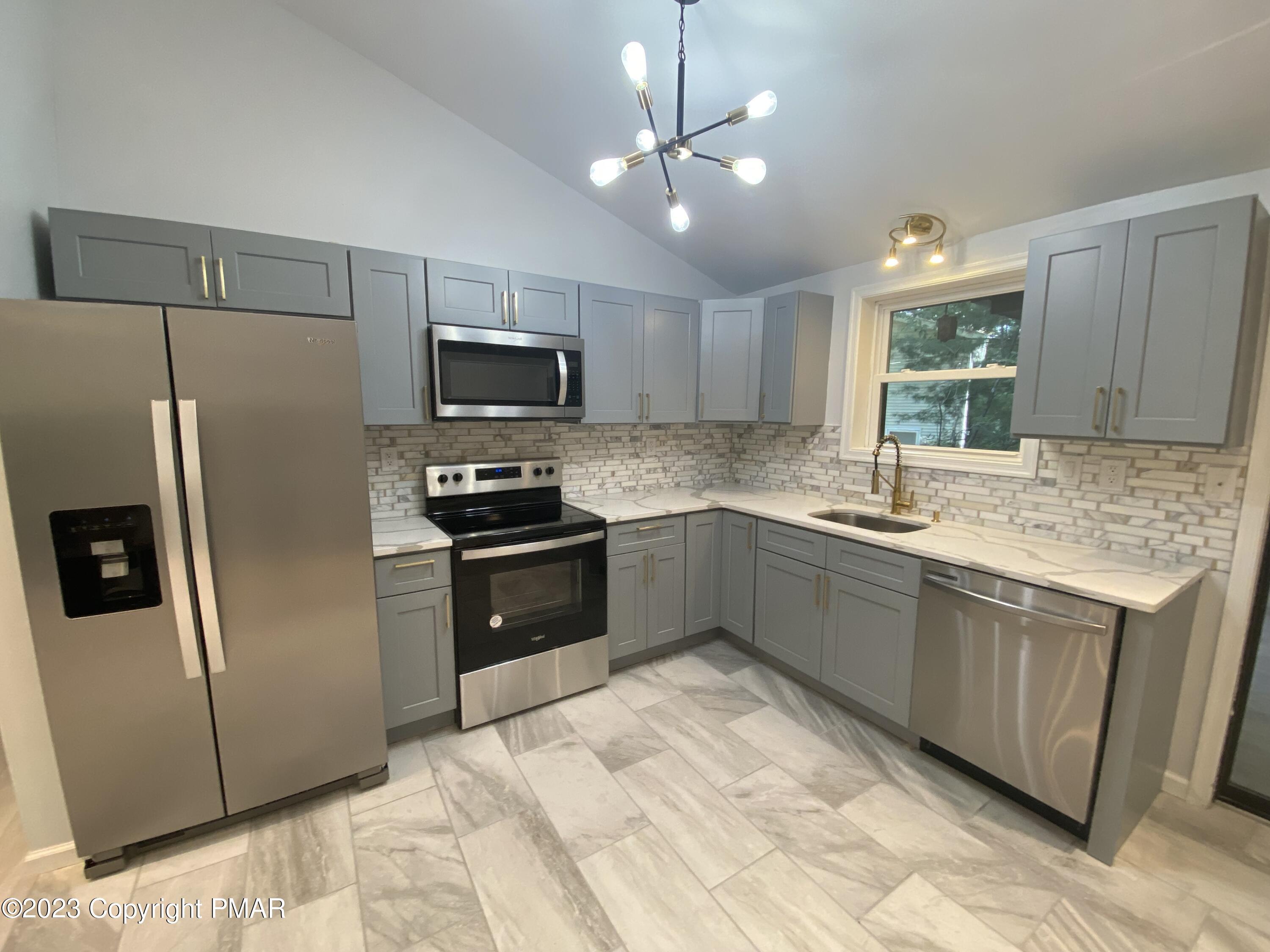1730 Rolling Hills Drive Property Photo 4