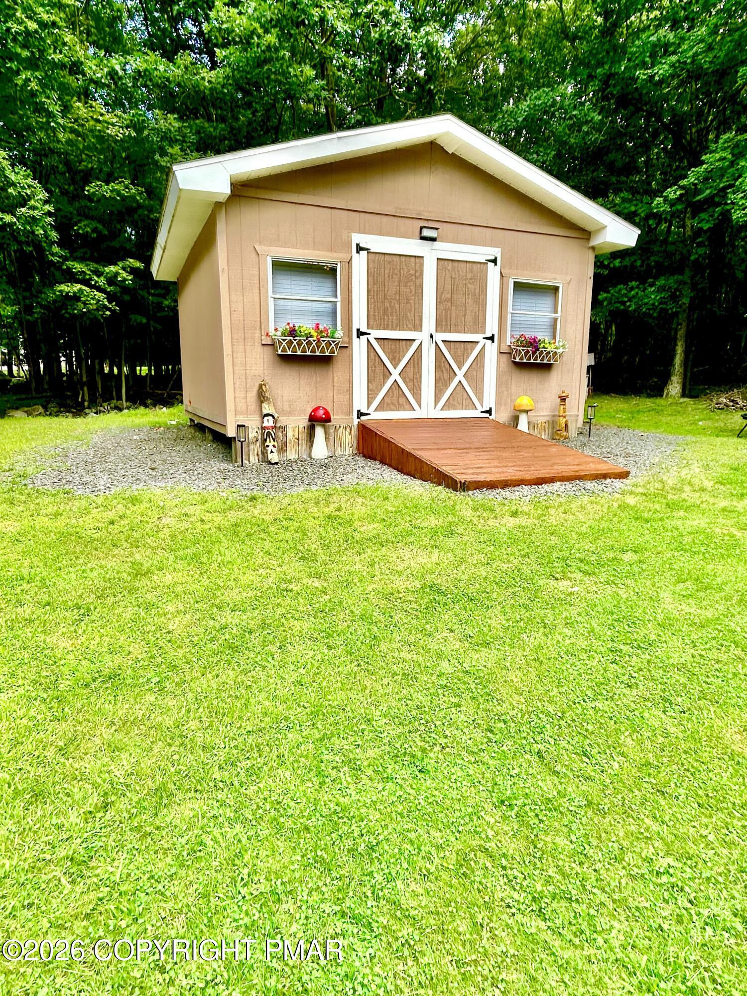 98 Lenape Trail Property Photo 3