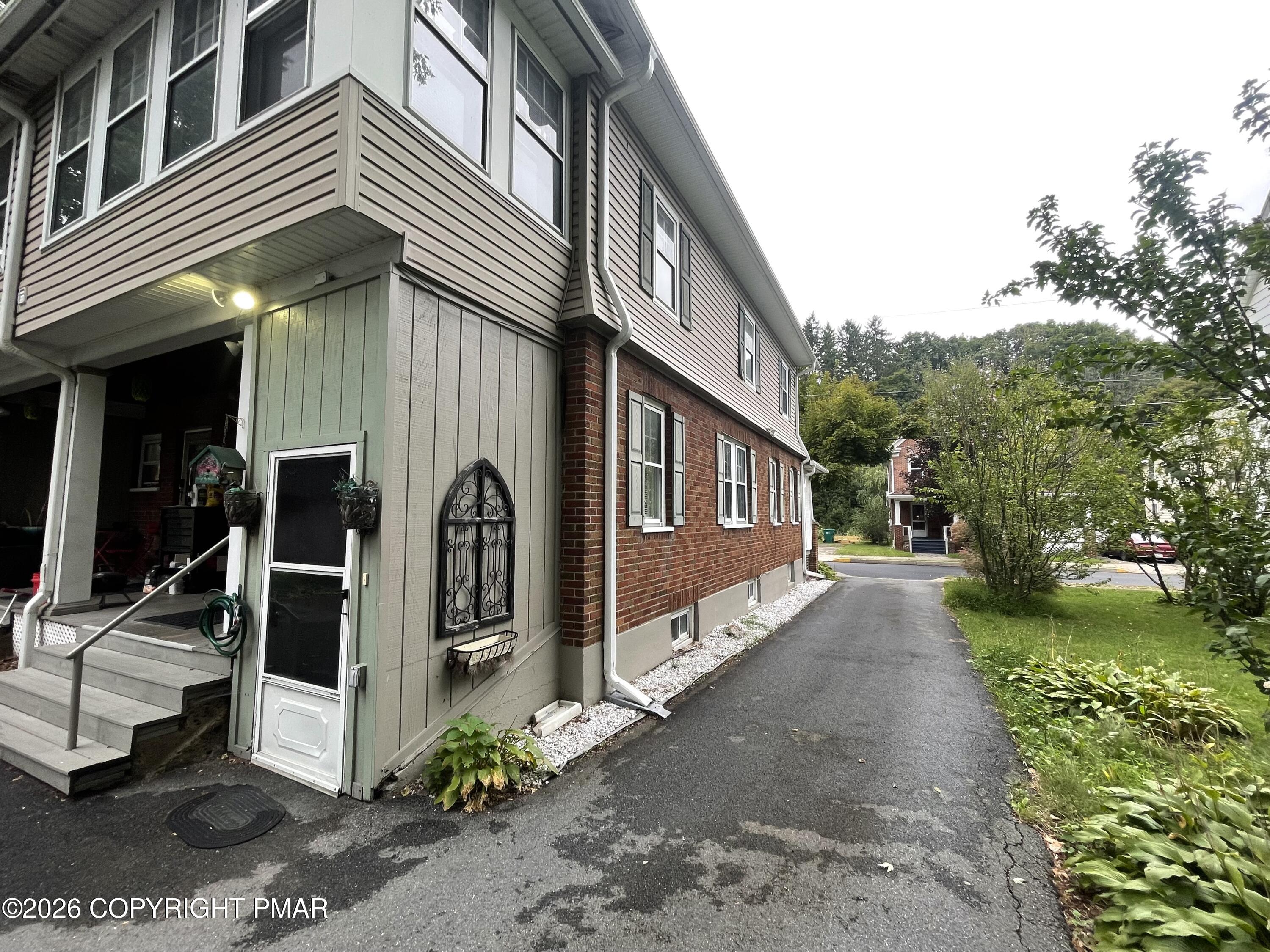877 Scott Street Property Photo 4