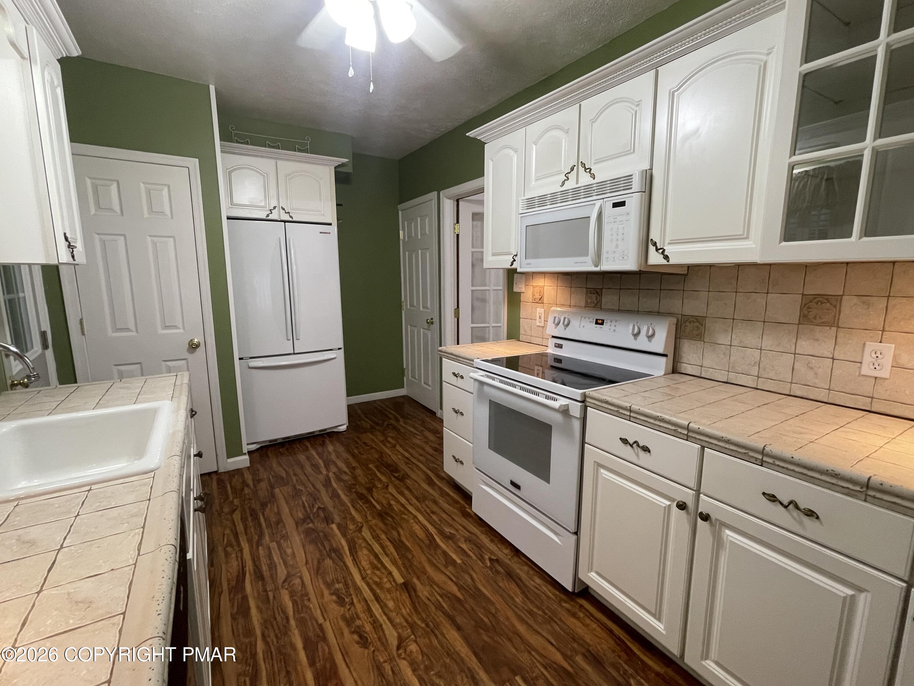 877 Scott Street Property Photo 9