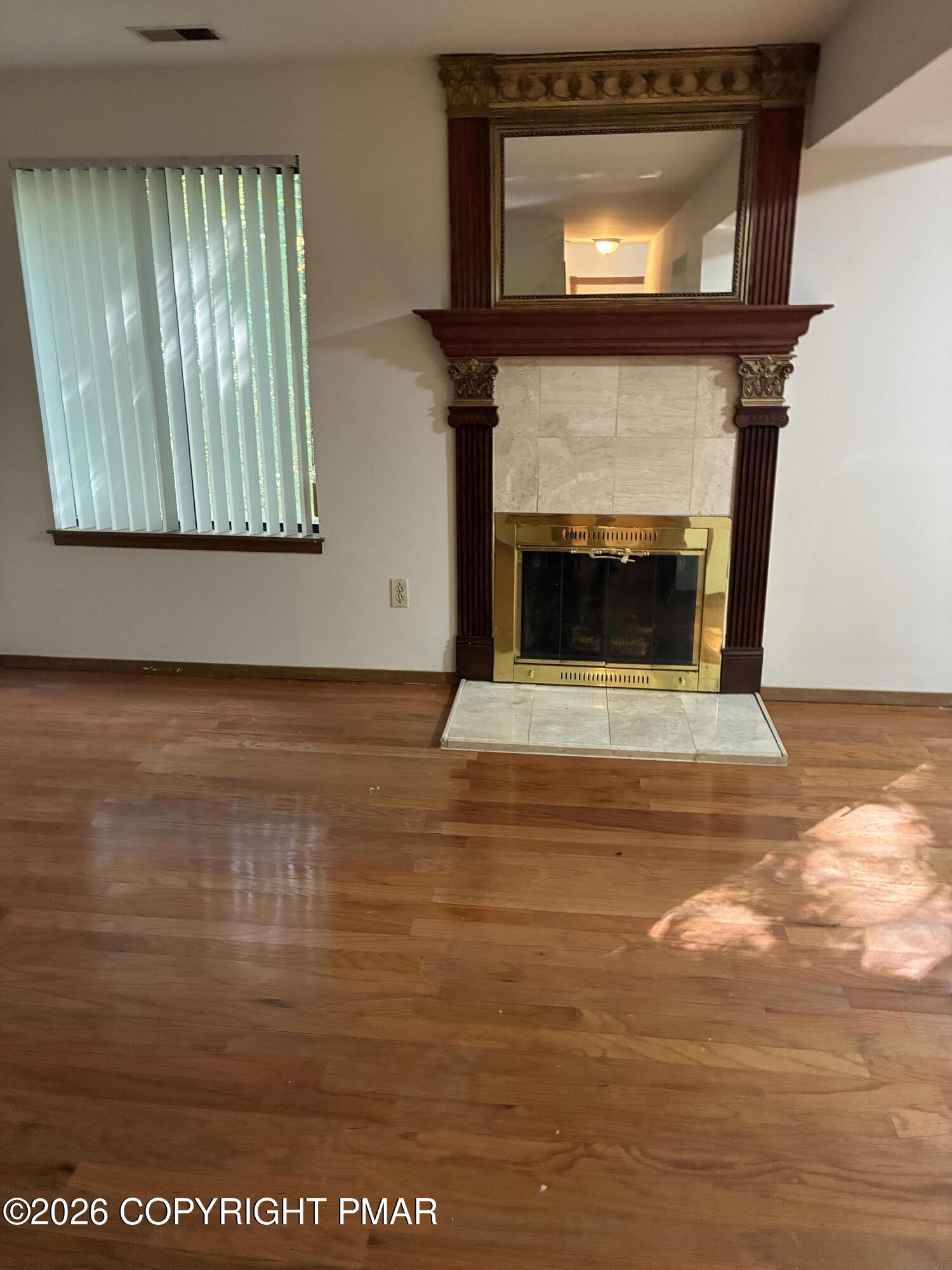 419 Tudor Court Property Photo 3