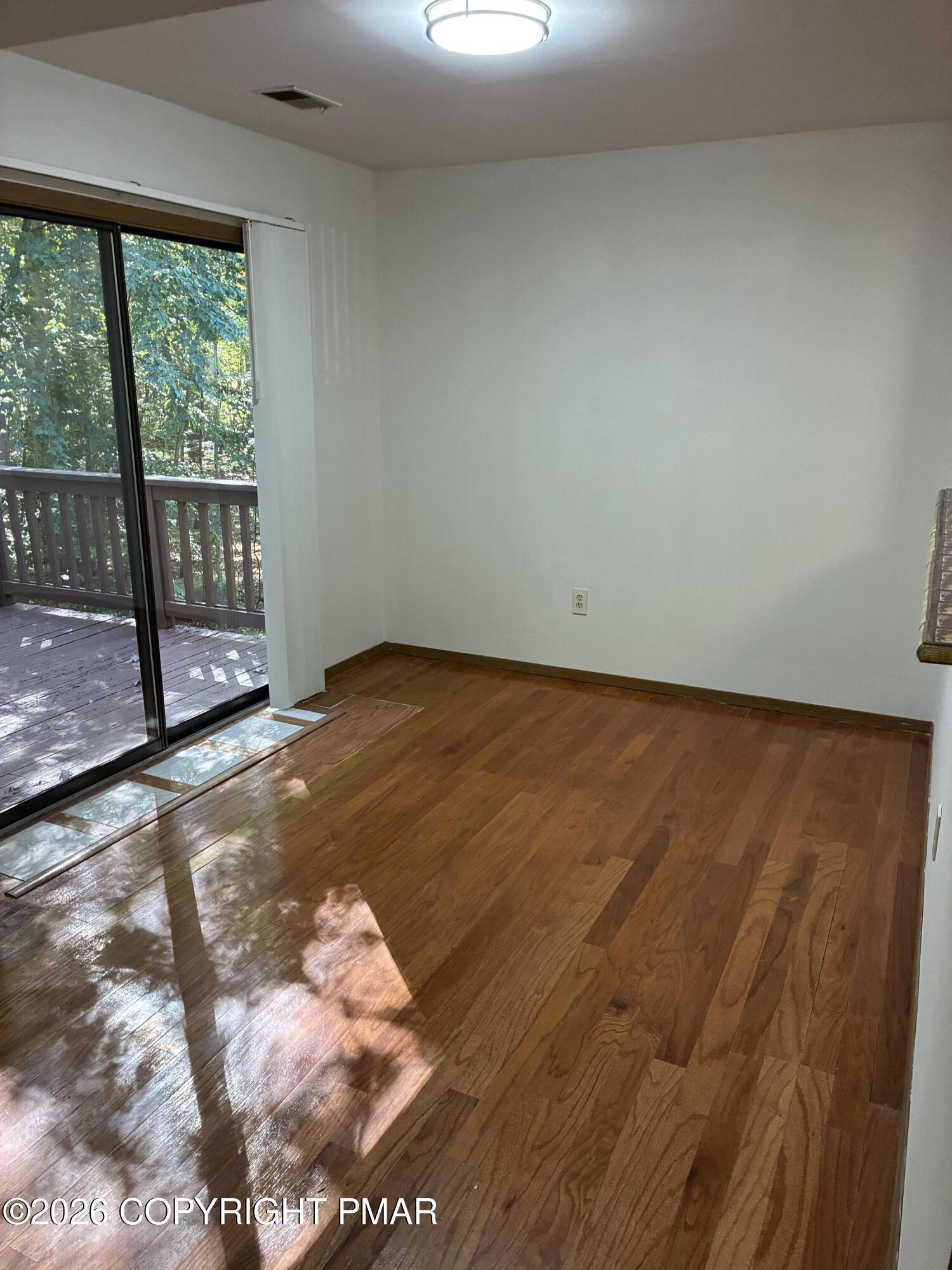 419 Tudor Court Property Photo 4