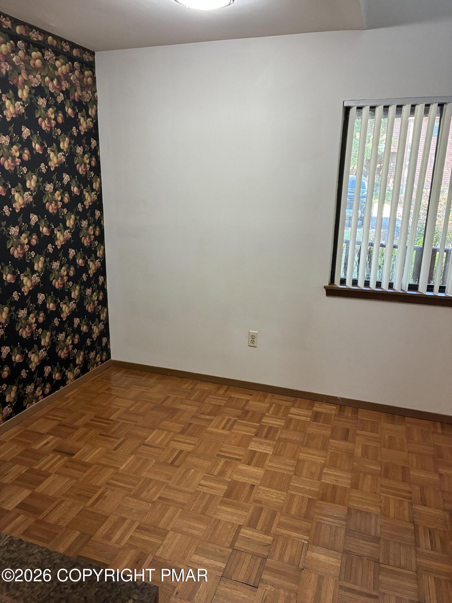 419 Tudor Court Property Photo 7