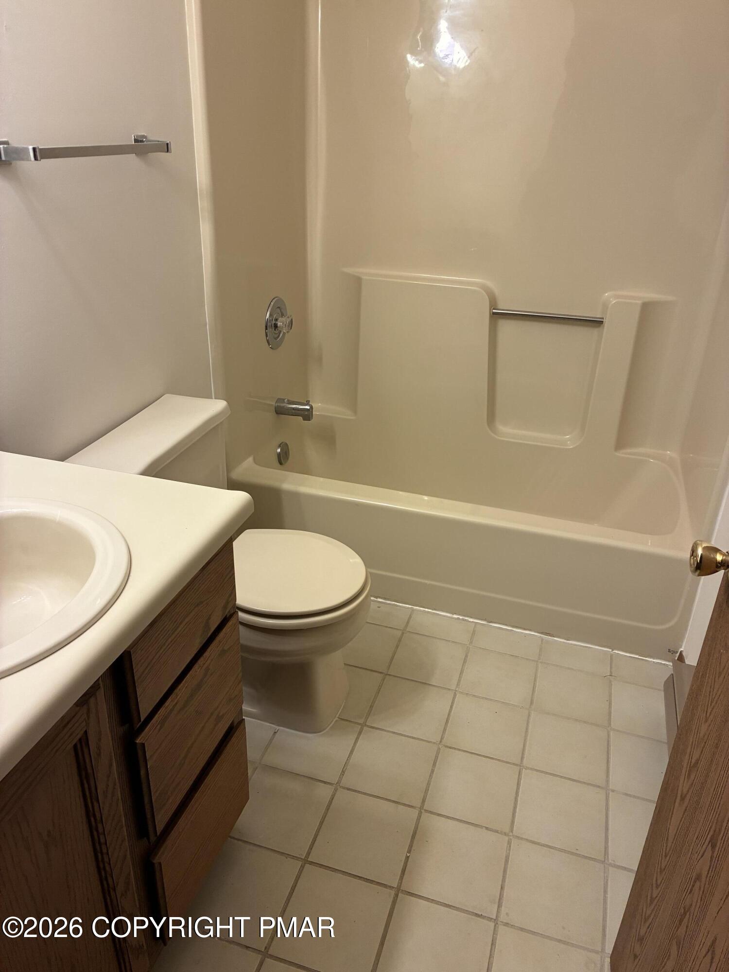 419 Tudor Court Property Photo 15