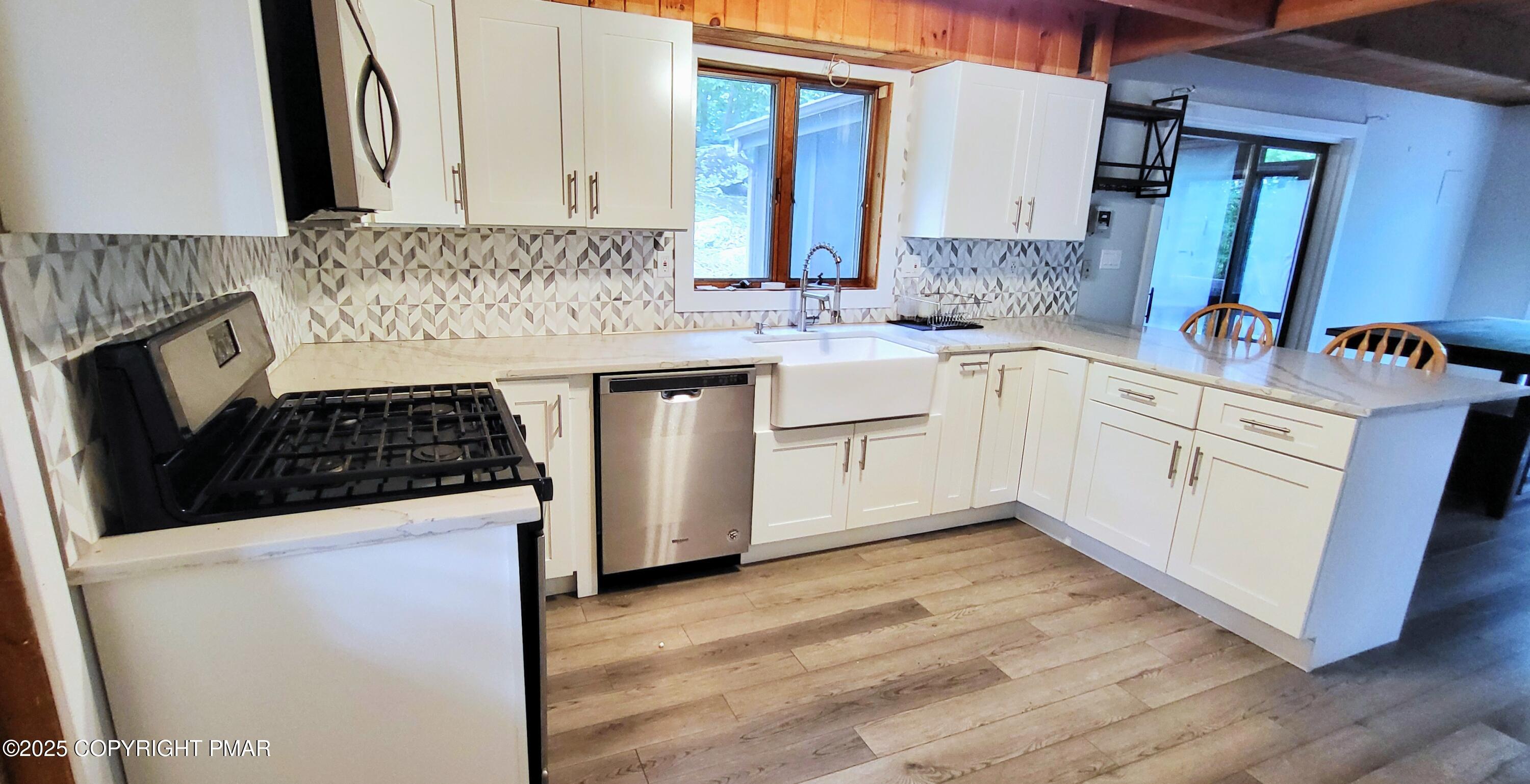 171 Cambridge Court Property Photo 4