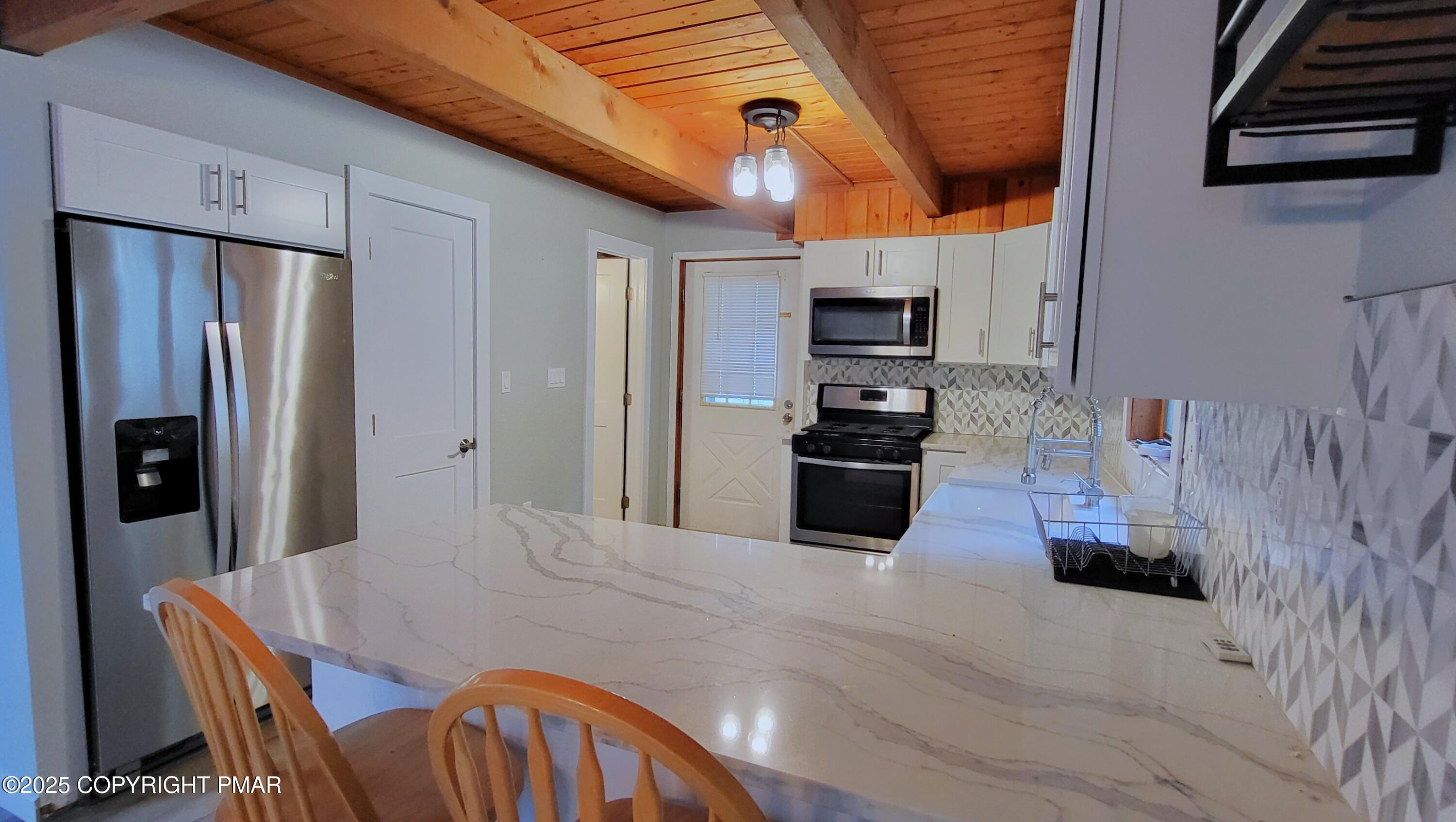 171 Cambridge Court Property Photo 6