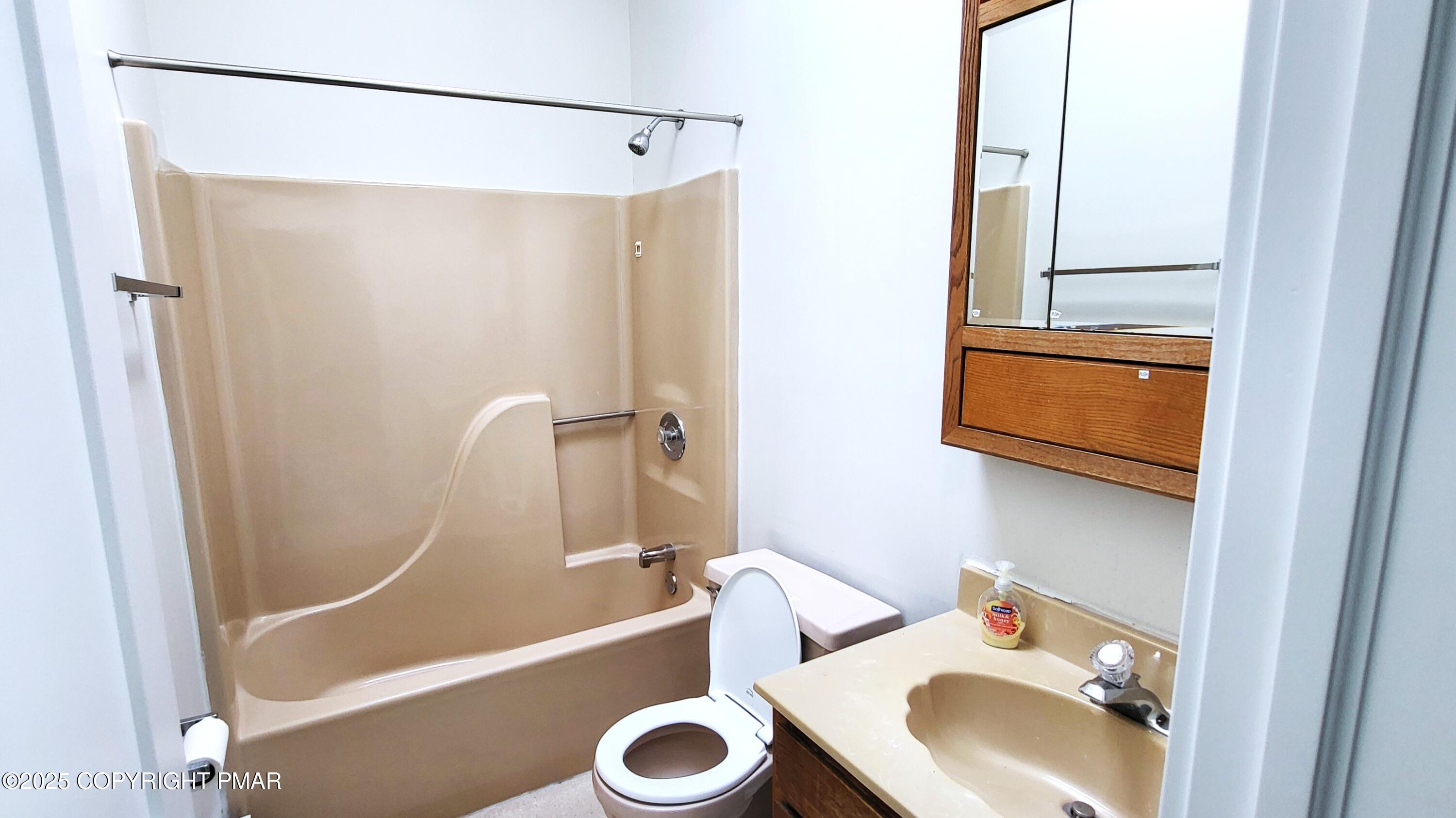 171 Cambridge Court Property Photo 16