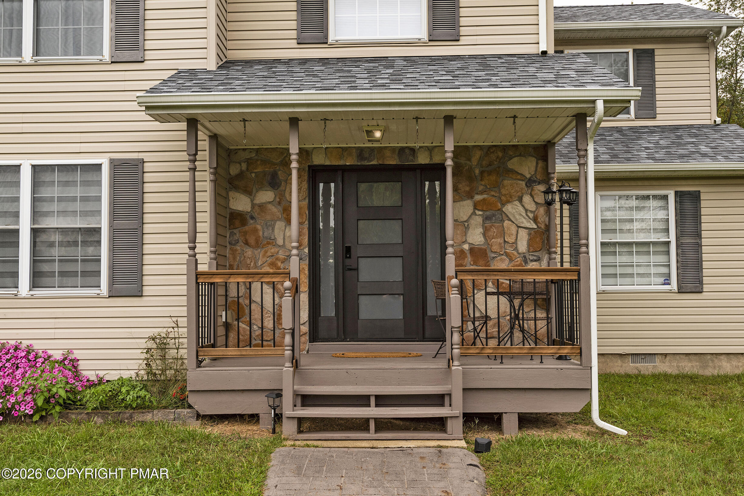 163 Arthur Lane Property Photo 3