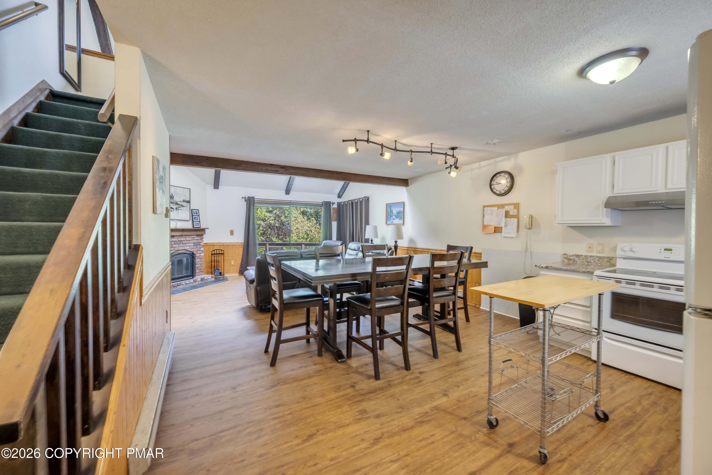 89 Cross Country Lane Property Photo 3