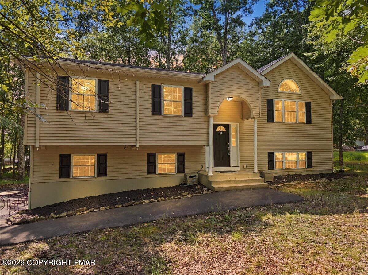 1216 Hunters Woods Drive Property Photo 3