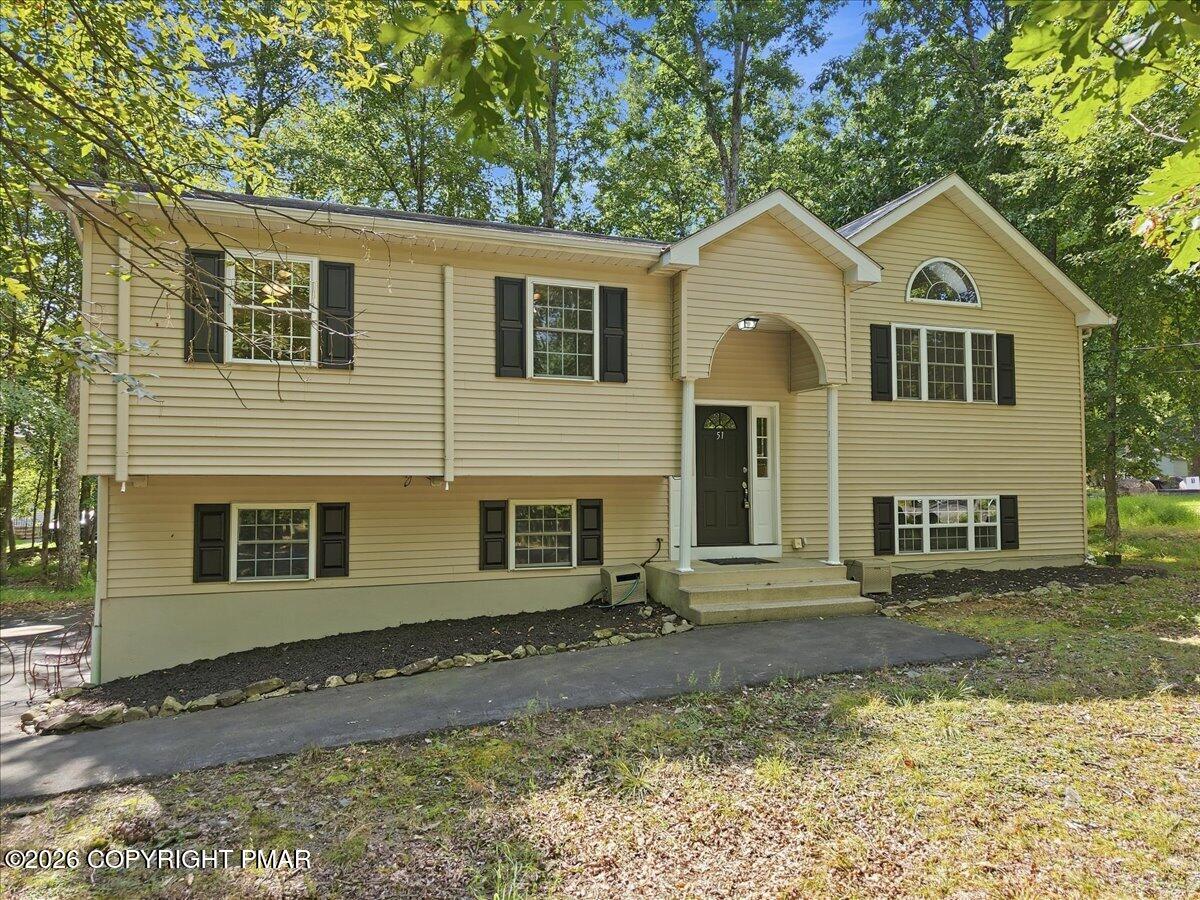 1216 Hunters Woods Drive Property Photo 4