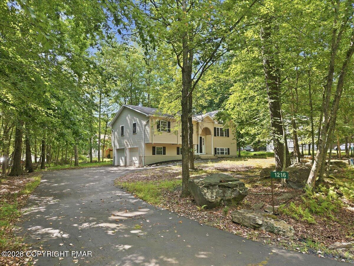 1216 Hunters Woods Drive Property Photo 6
