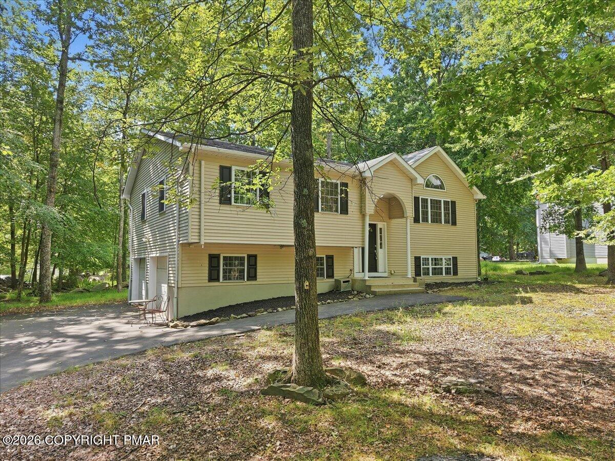 1216 Hunters Woods Drive Property Photo 7