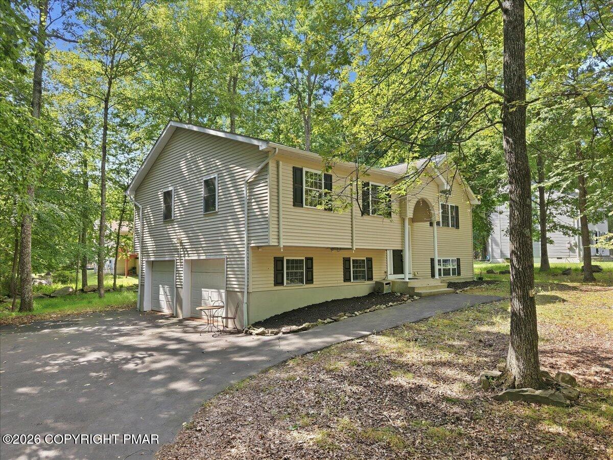 1216 Hunters Woods Drive Property Photo 8