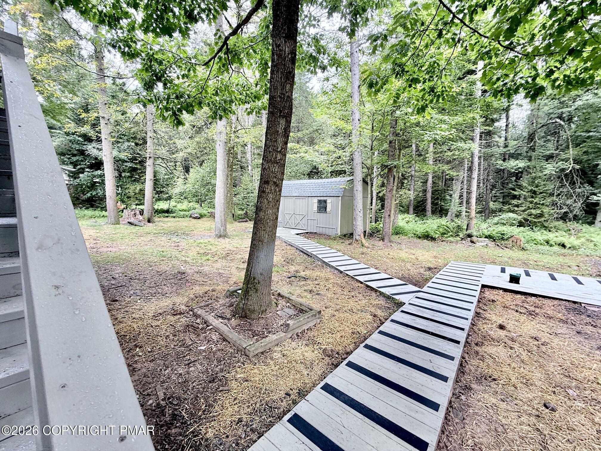 136 Pine Run Property Photo 5